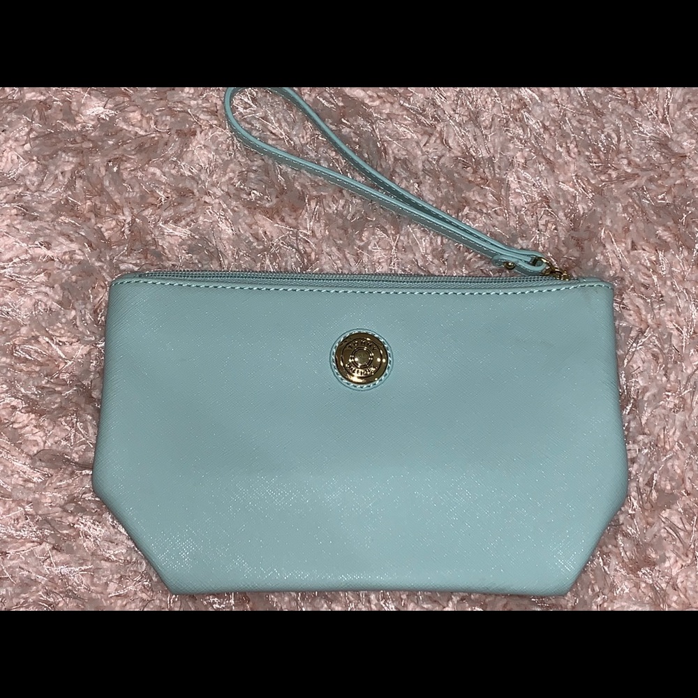 tommy hilfiger wristlet